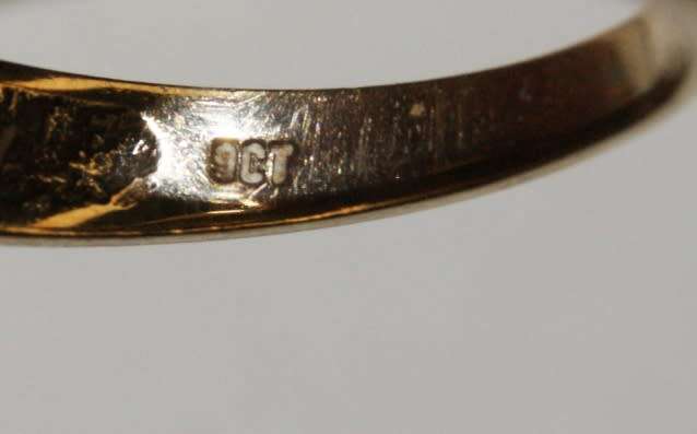 9ct Gold and Diamond Mens Ring @@@ CCCRRRAAAZZZYYY R1 START!!!