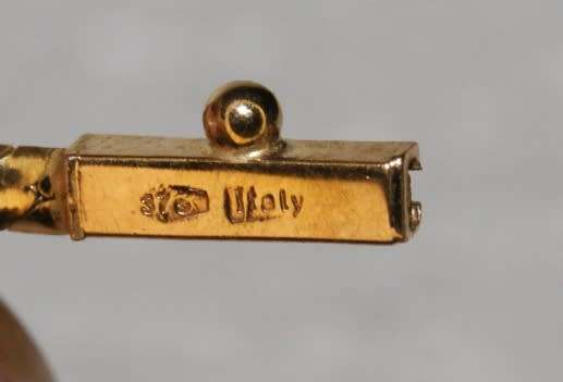 9ct Gold Bracelet with Safety Clasp @@@ CCCRRRAAAZZZYYY R1 START!!!