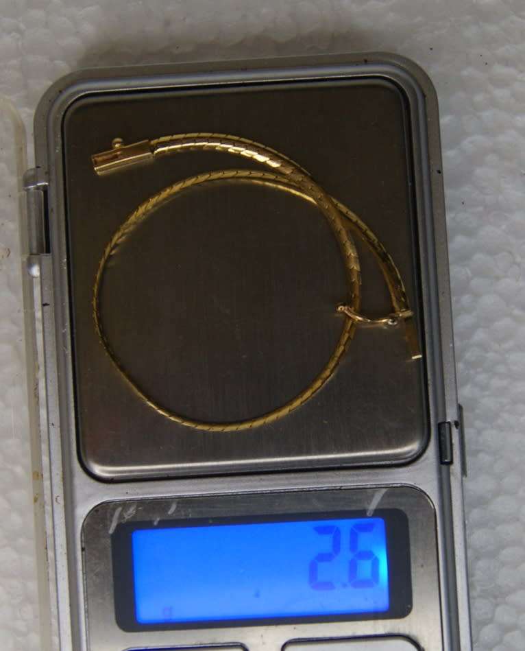 9ct Gold Bracelet with Safety Clasp @@@ CCCRRRAAAZZZYYY R1 START!!!