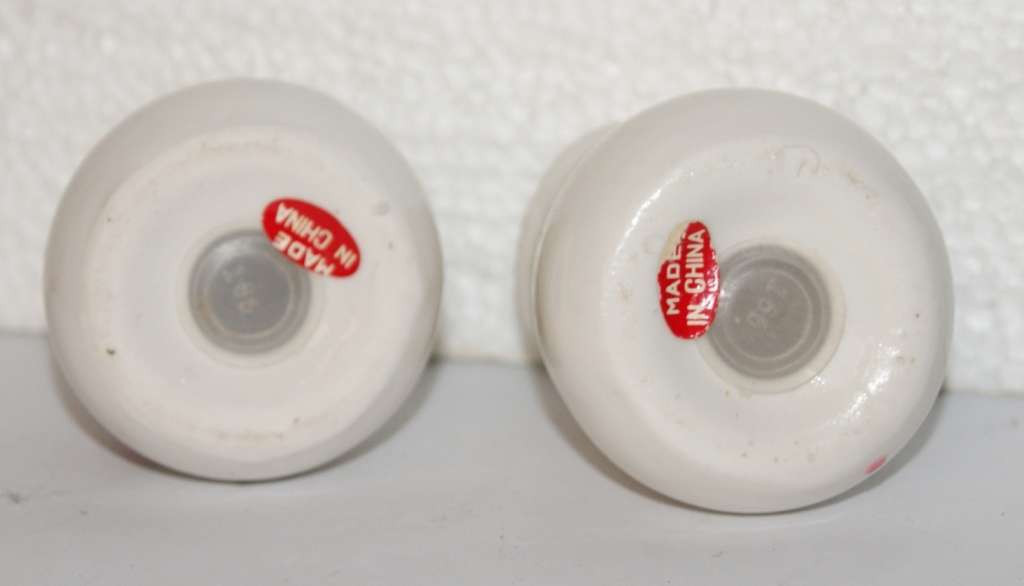 Porcelain Salt and Pepper Shaker Set @@@ CCCRRRAAAZZZYYY R1 START