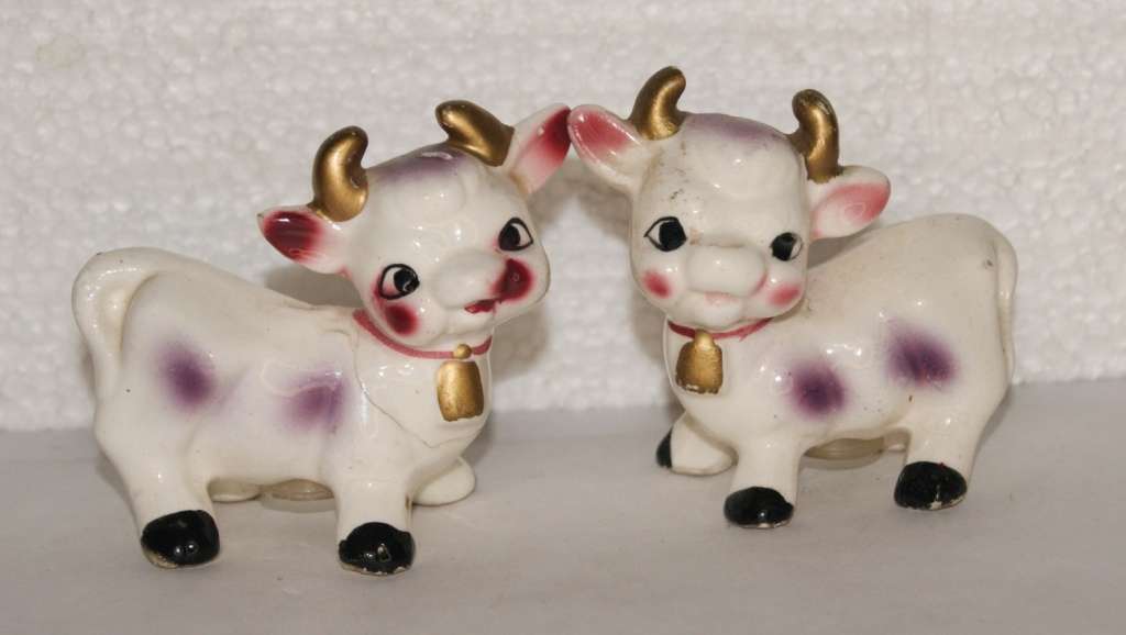 Vintage Ceramic Cow Salt and Pepper Set @@@ CCCRRRAAAZZZYYY R1 START!!!