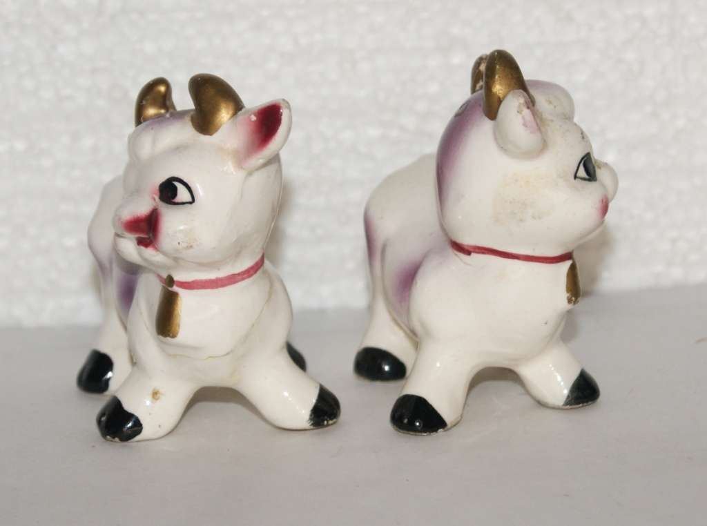 Vintage Ceramic Cow Salt and Pepper Set @@@ CCCRRRAAAZZZYYY R1 START!!!