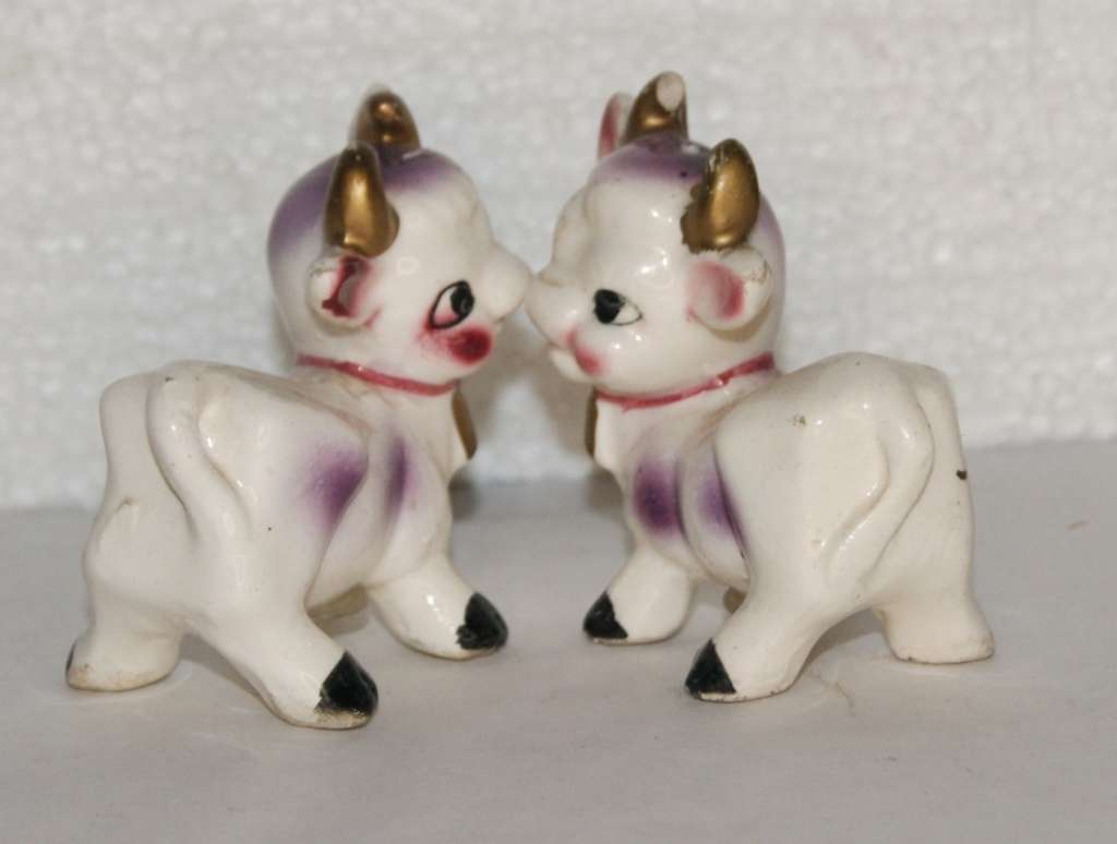Vintage Ceramic Cow Salt and Pepper Set @@@ CCCRRRAAAZZZYYY R1 START!!!