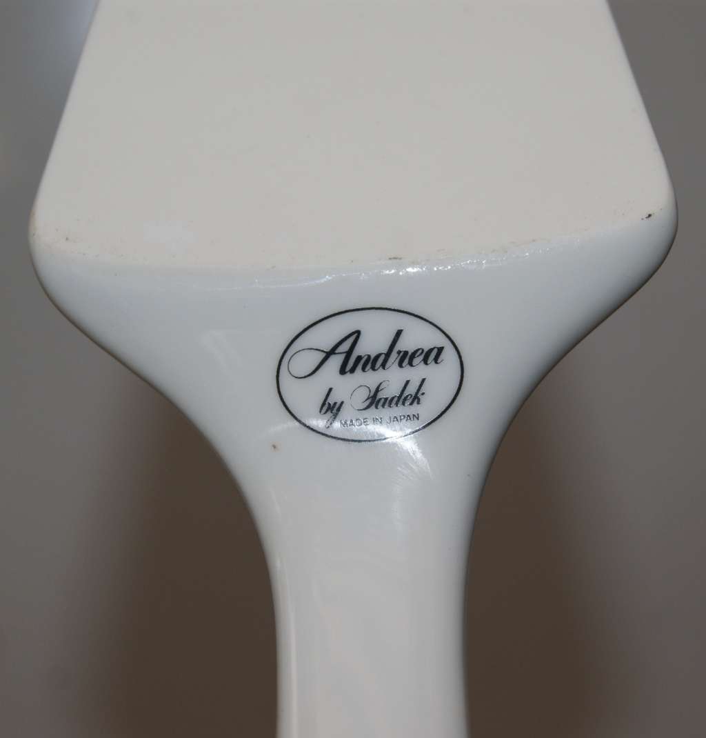 Andrea by Sadek Porcelain Cake Lifter
