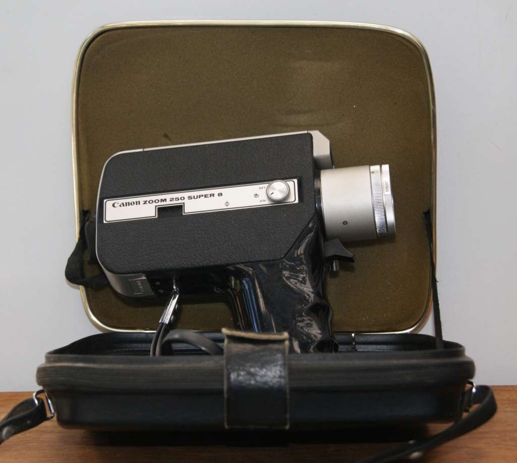 Canon Zoom 250 Super 8 in Original Case