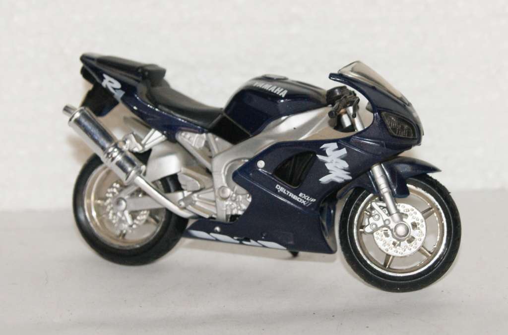 Maisto Yamaha R1 Model Motorcycle @@@ CCCRRRAAAZZZYYY R1 START