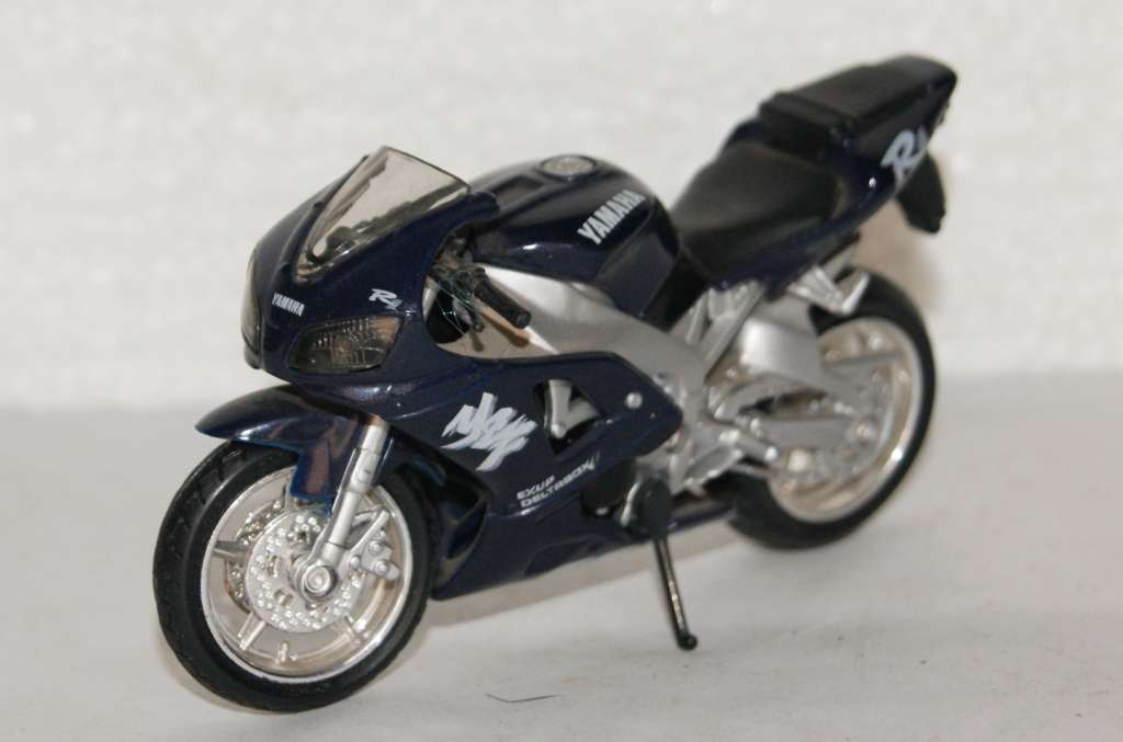 Maisto Yamaha R1 Model Motorcycle @@@ CCCRRRAAAZZZYYY R1 START
