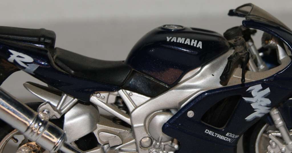 Maisto Yamaha R1 Model Motorcycle @@@ CCCRRRAAAZZZYYY R1 START