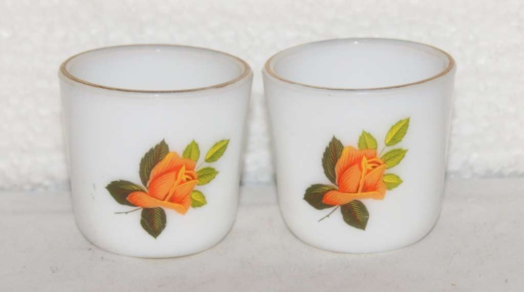 Pair of Vintage Milk Glass Egg Cups @@@ CCCRRRAAAZZZYYY R1 START