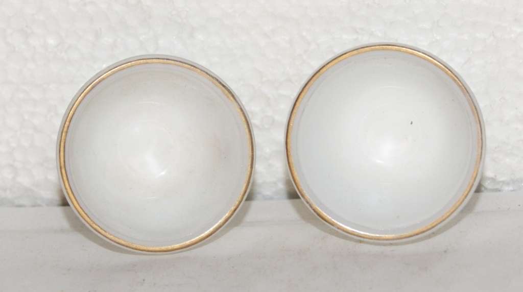 Pair of Vintage Milk Glass Egg Cups @@@ CCCRRRAAAZZZYYY R1 START