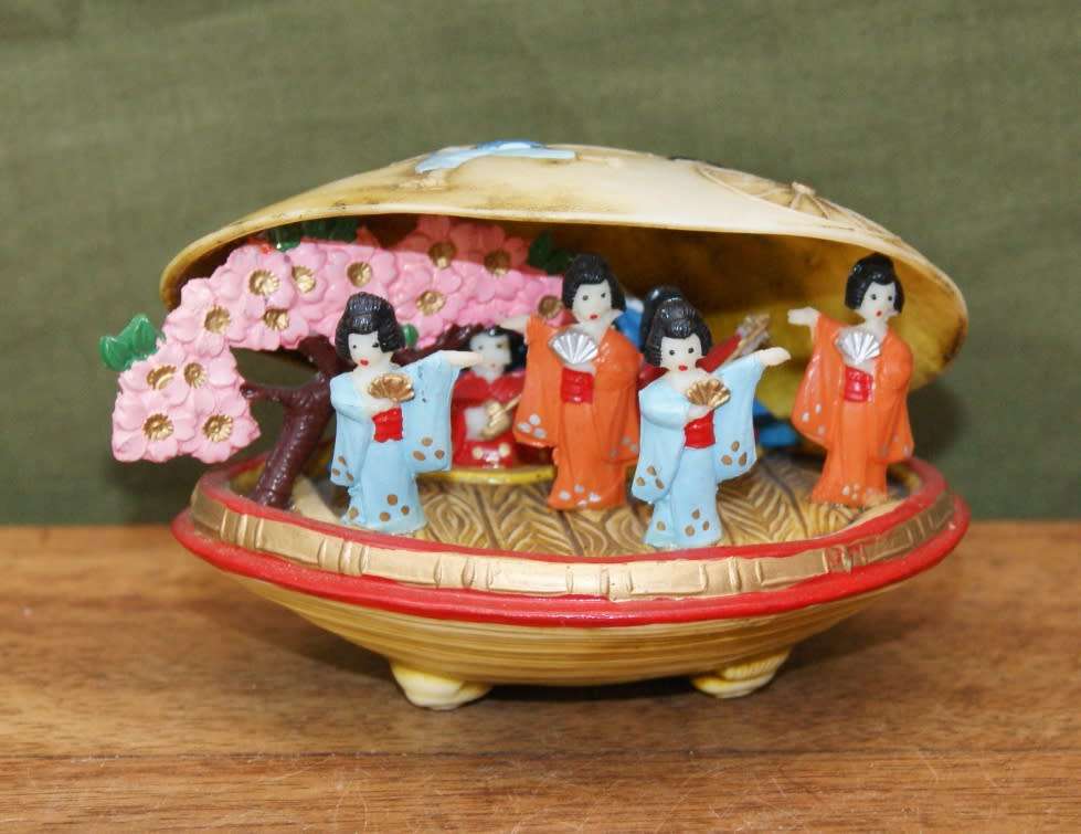 Vintage Japanese Celluloid Clam Shell Diorama