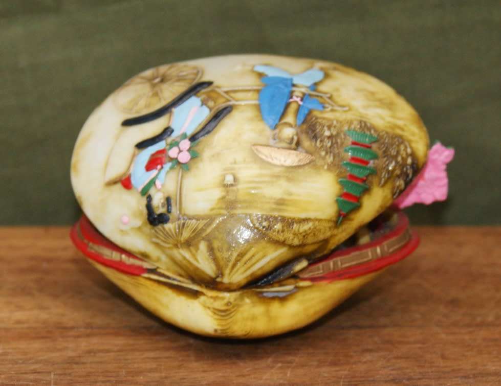 Vintage Japanese Celluloid Clam Shell Diorama