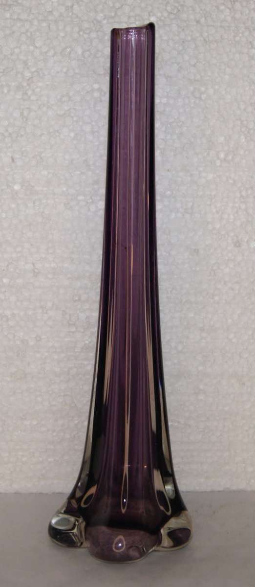 Czechoslovakian Fluted Single Bud Vase @@@ CCCRRRAAAZZZYYY R1 START