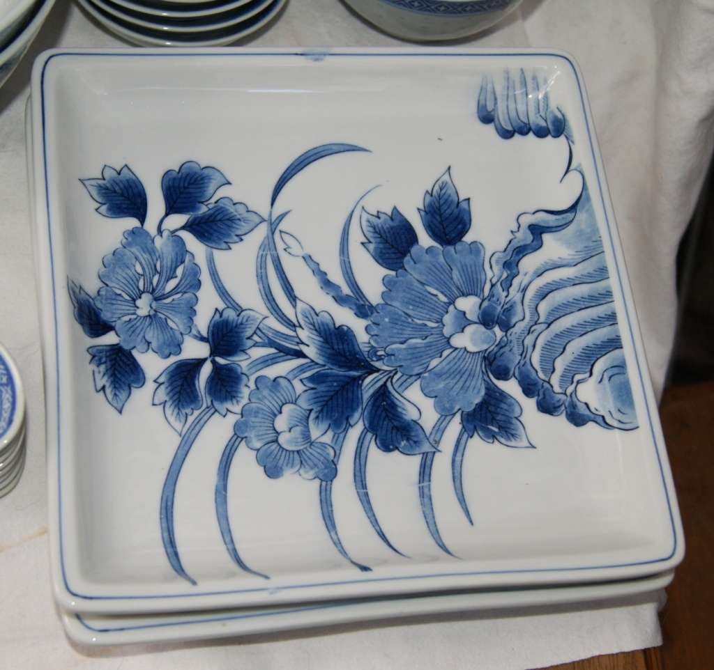 39 Piece Chinese Porcelain Dinner Service 8 Place settings, Box of Vintage Chopsticks, Bamboo Skewer