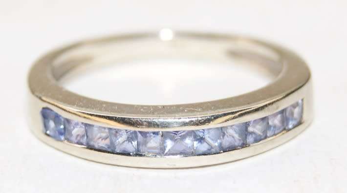 9ct White Gold and Tanzanite Ring