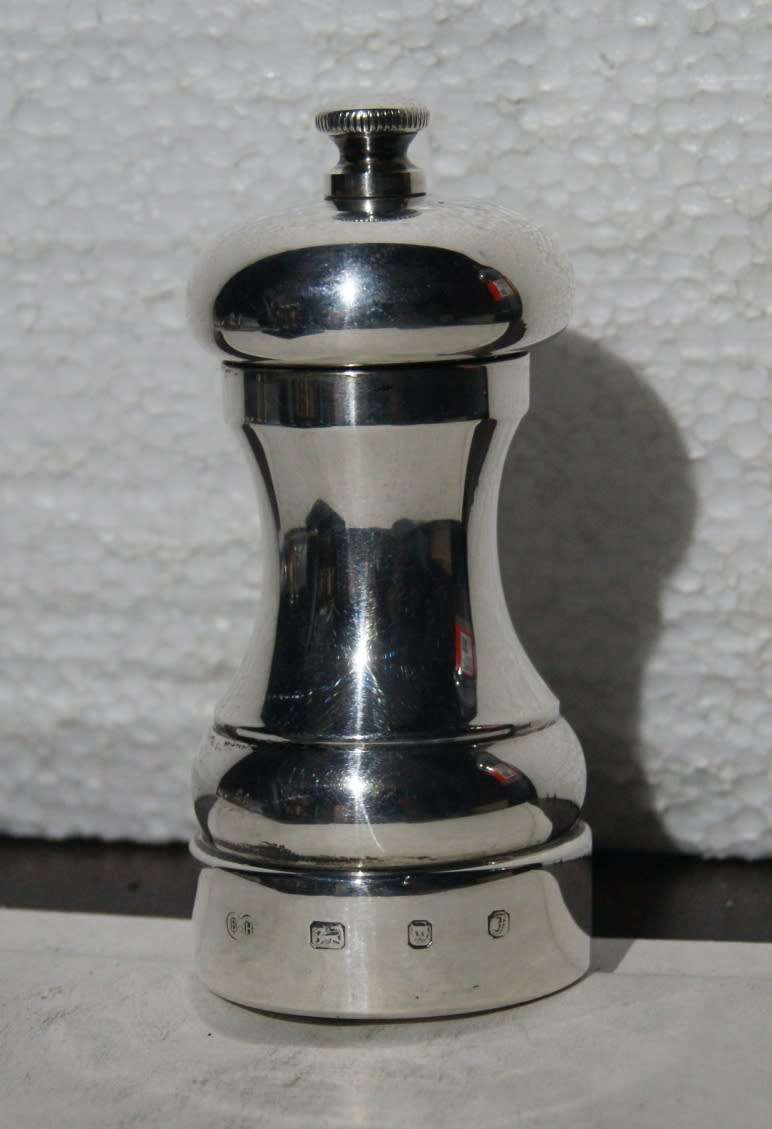 Hallmarked Silver London 1980 Pepper Grinder (162.1g) @R1 START