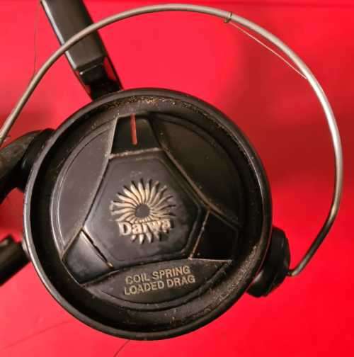 HOT!!! Lured into fishing WITH A FREE REEL