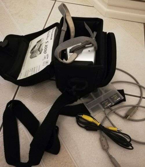 Fuji S3000 digital camera