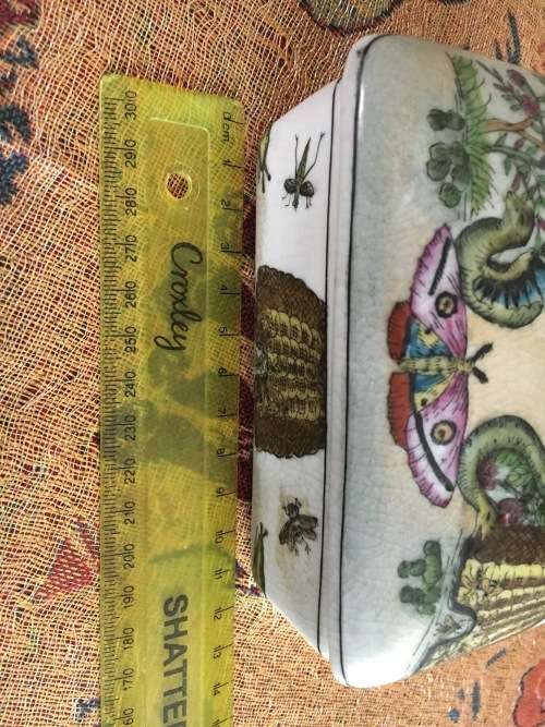 Rare!!! Wow!!! Porcelain box with lid. Crackled glaze. Mark: You Xian Ju Jianzhi. Stamped figure mar