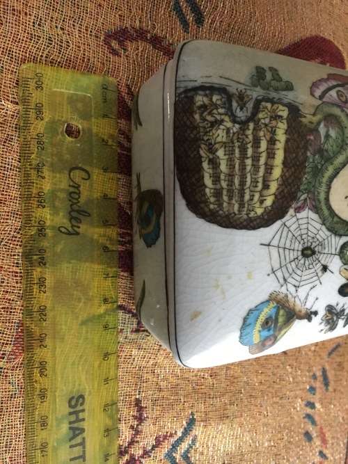 Rare!!! Wow!!! Porcelain box with lid. Crackled glaze. Mark: You Xian Ju Jianzhi. Stamped figure mar