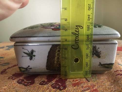 Rare!!! Wow!!! Porcelain box with lid. Crackled glaze. Mark: You Xian Ju Jianzhi. Stamped figure mar