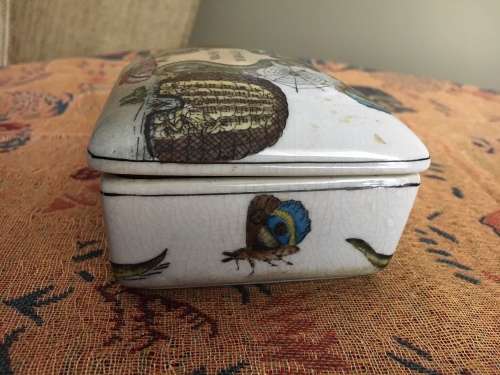 Rare!!! Wow!!! Porcelain box with lid. Crackled glaze. Mark: You Xian Ju Jianzhi. Stamped figure mar