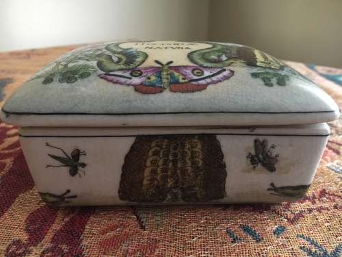 Rare!!! Wow!!! Porcelain box with lid. Crackled glaze. Mark: You Xian Ju Jianzhi. Stamped figure mar