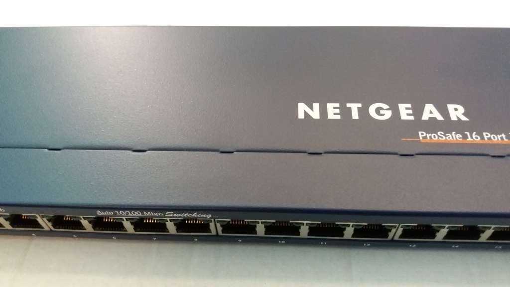 Netgear Pro safe 16 port 10/100 switch unmanaged Model FS116