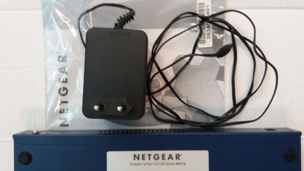 Netgear Pro safe 16 port 10/100 switch unmanaged Model FS116