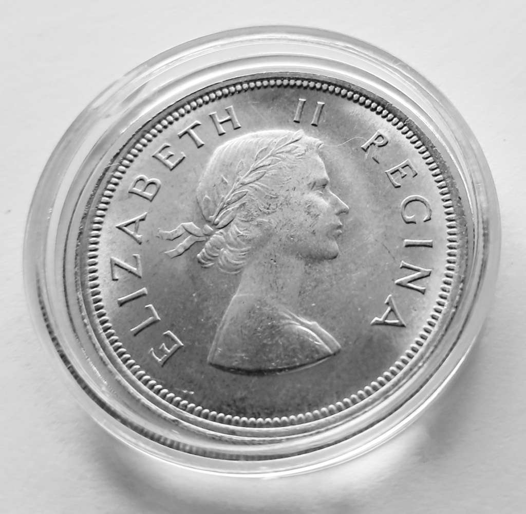 UNION OF SOUTH AFRICA - 2½ S 1957 SILVER ELIZABETH II (IN CAPSULE)