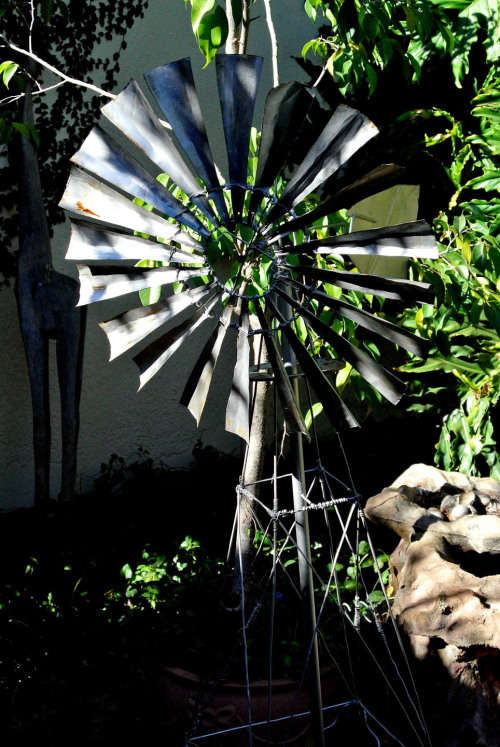 WINDMILL STANDS OVER A METRE HIGH IN GREAT CONDITION