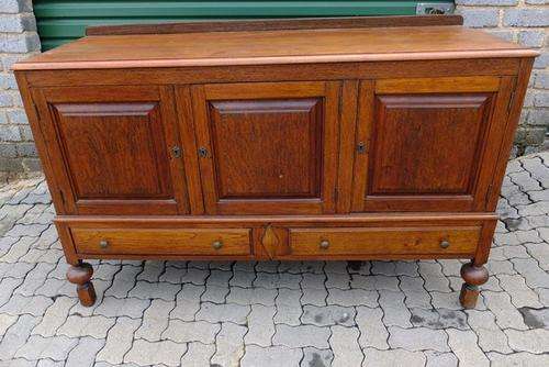 AWESOME VINTAGE TEAK  SIDEBOARD WITH DRAWERS IN EXCELLENT CONDITION