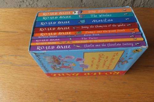 SET OF ROALD DAHLS CHILDRENS BOOKS IN EXCELLENT CONDDITION