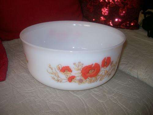 1960's oven to serving dish, very attractive and in good condition : Reduced