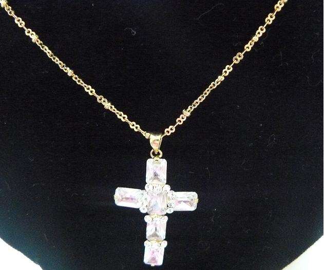 BEAUTIFUL GOLD CHAIN WITH CROSS PENDANT