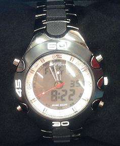 QUARTZ SPORTS WATCH (LIGHT, ALARM AND STOP WATCH)