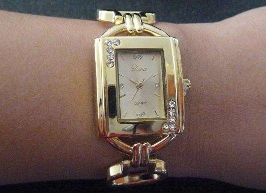 WOMENS GOLD QUARTZ WATCH **STUNNING**