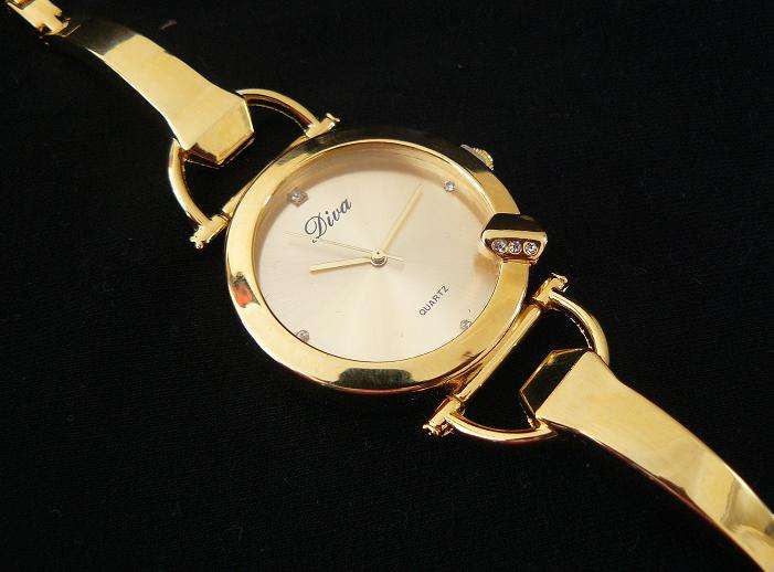 **STUNNING** - GOLD QUARTZ WATCH