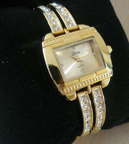 **STUNNING**-GOLD QUARTZ WATCH-