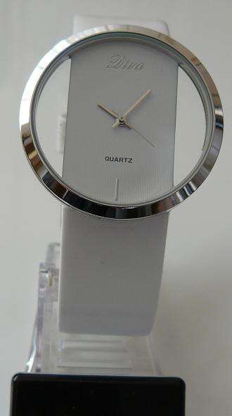 QUARTZ WATCH **WITH WHITE GENUINE LEATHER STRAP