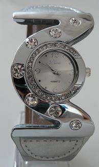 Stunning womens silver Quartz watch!! (something different)