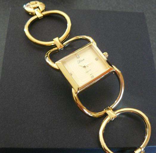 GOLD QUARTZ WATCH **STUNNING!!**