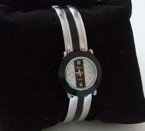 **STUNNING - SILVER & BLACK - QUARTZ WATCH**
