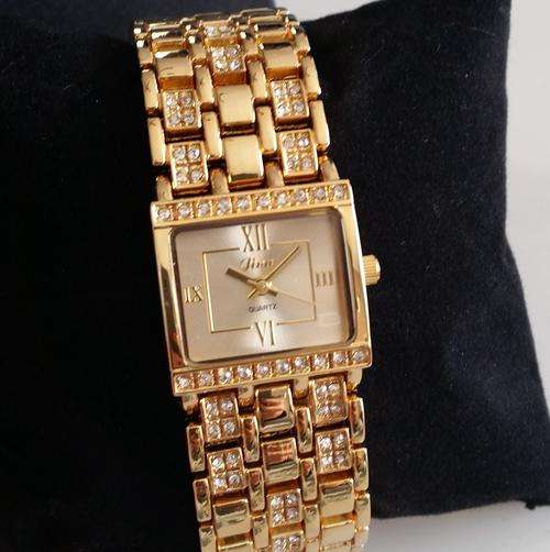 STUNNING GOLD QUARTZ WATCH
