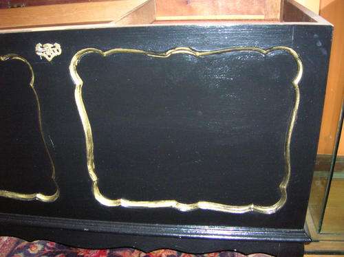 Painted Ball and Claw Linen Kist