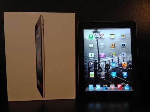 iPad 3 ("the New iPad - Retina Display") 16GB (Wifi ONLY) with Original Apple Smart Case!