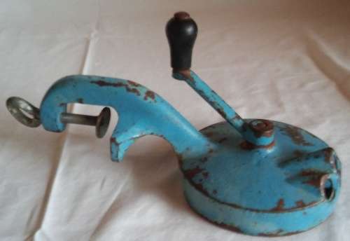 Hand Crank Green Bean Slicer Blue Color (+-24cm Long)