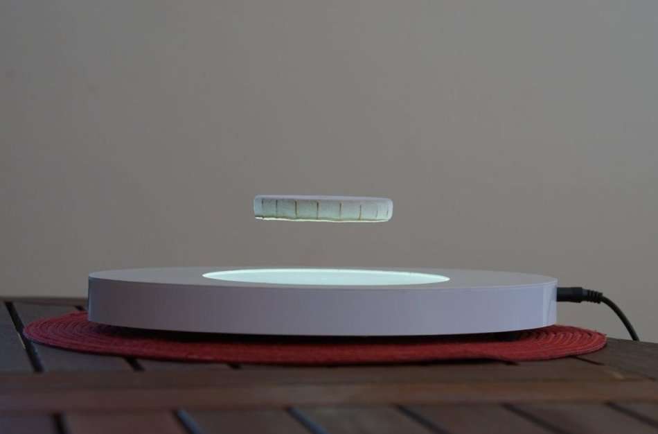 Magnetic Levitation Display - 3-4cm Levitation Gap - Supports Up To 500g - Inbuilt Light