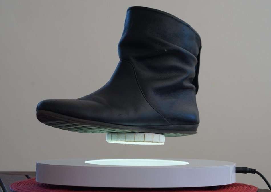 Magnetic Levitation Display - 3-4cm Levitation Gap - Supports Up To 500g - Inbuilt Light