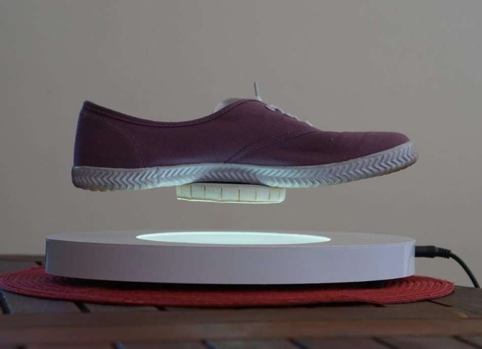 Magnetic Levitation Display - 3-4cm Levitation Gap - Supports Up To 500g - Inbuilt Light